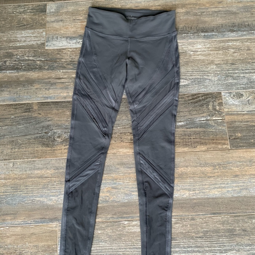 Alo yoga Grey workout pants xs